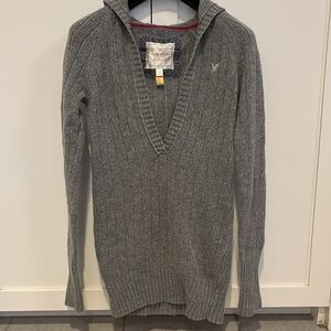 Vintage Y2K 2000’s American Eagle V Neck with hood - size Small